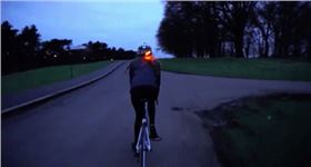 電路板廠之夜路中最亮的星 智能轉(zhuǎn)向燈頭盔護你平安 電路板廠之夜路中最亮的星 智能轉(zhuǎn)向燈頭盔護你平安