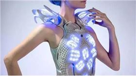 PCB廠資訊:你可能很快就要穿上塑料做的衣服了 還很暖和呢