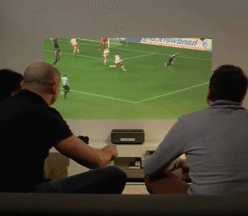 深圳電路板廠:只要幾厘米 用投影儀看歐洲杯才叫過(guò)癮