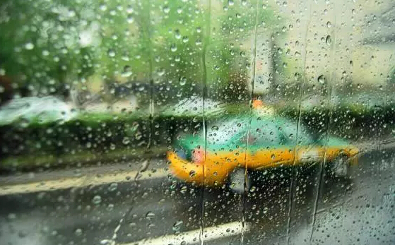 深圳線路板廠：雨天這么駕車，您家里人造嗎？