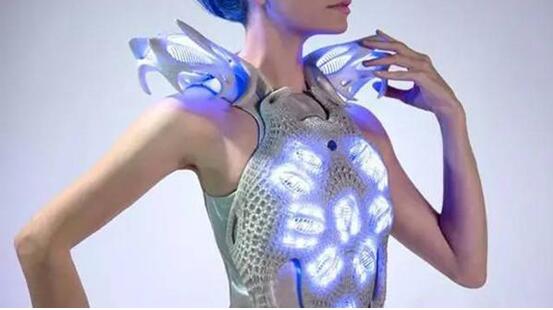 PCB廠資訊:你可能很快就要穿上塑料做的衣服了 還很暖和呢