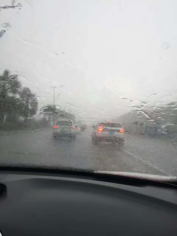 深圳天氣的秒晴秒雨，PCB小編想問(wèn)這番酸爽滋味你還能hold住嗎？